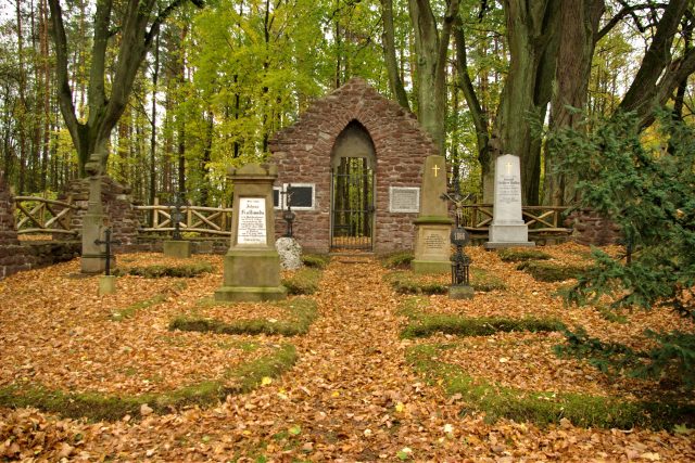 Pohled ke vstupu na vojenský hřbitov | foto: Vladislava Wildová,  Český rozhlas