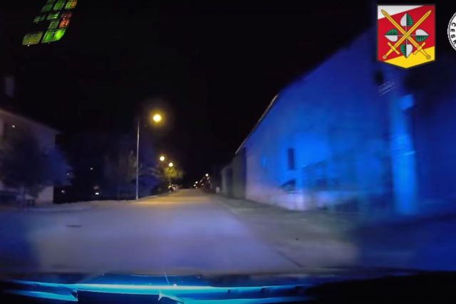 Muž se zákazem řízení a pod vlivem drog za volantem ujížděl na Jičínsku policejní hlídce | foto: Policie České republiky