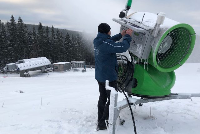 Výše položené lyžařské areály v Krkonoších zasněžují | foto: Kateřina Kohoutová,  Český rozhlas