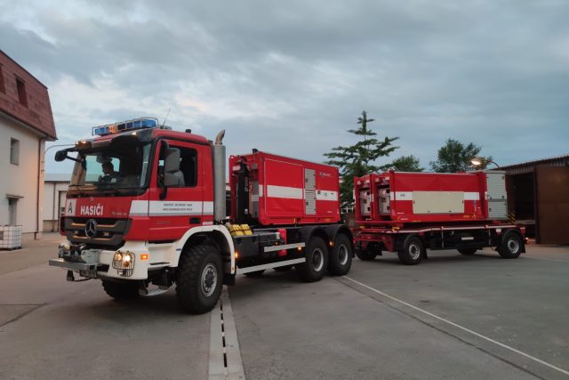 Hradečtí hasiči pomohli po povodních v Pardubickém kraji,  premiéru mělo velkokapacitní čerpadlo SOMATI | foto: HZS Královéhradeckého kraje