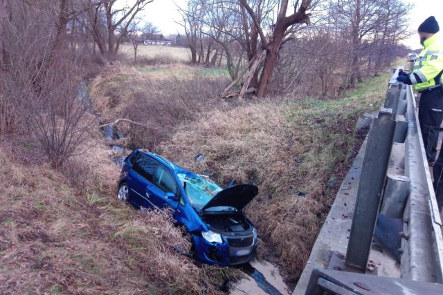 Nehoda dvou vozidel u Třebechovic pod Orebem | foto: HZS Královéhradeckého kraje