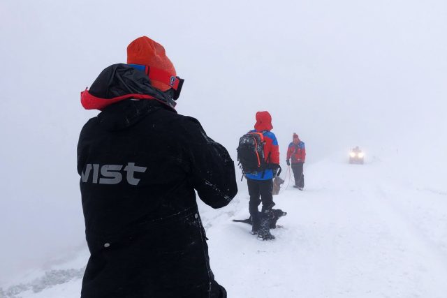 Horští záchranáři cvičí na hřebenech Krkonoš záchranu lidí z lavin | foto: Kateřina Kohoutová,  Český rozhlas