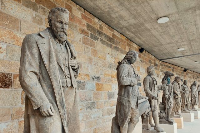 Zrekonstruované Černilovy sochy v atriu hořického muzea | foto: Vladislava Wildová,  Český rozhlas