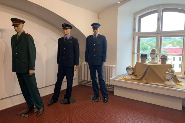 Mnoho zajímavostí se podařilo Muzeu Podkrkonoší získat na výstavě věnované historickým pokrývkám hlavy | foto: Jana Házová,  Český rozhlas