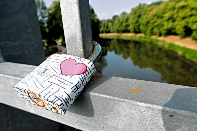 Zámky na mostech zamilovaných jsou i v Hradci Králové | foto: Milan Baják,  Český rozhlas