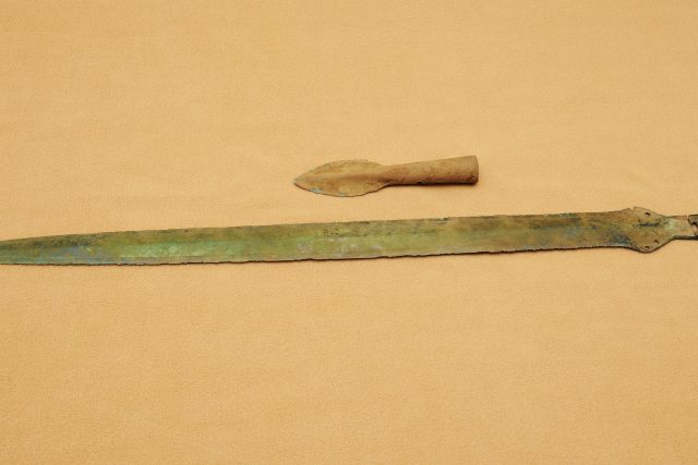 3000 let starý bronzový meč nalezený na Rychnovsku   | foto: Muzeum a galerie Orlických hor