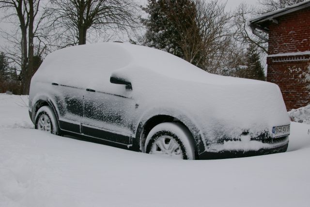 Špatně zaparkovaná auta v zimě komplikují dopravu  (ilustrační foto) | foto: Fotobanka Pixabay