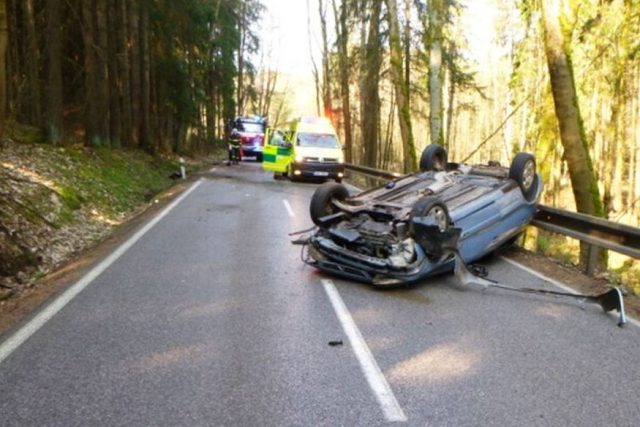 Dopravní nehoda v Nové Pace - Štikově | foto: HZS Královéhradeckého kraje