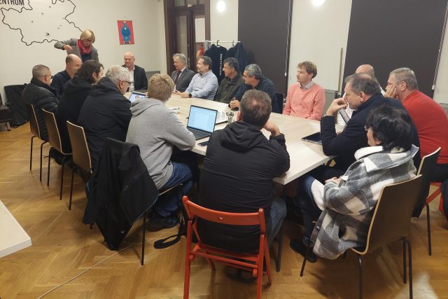 Jednání o sestavení povolební koalice v Hradci Králové dál pokračují | foto: Jakub Vik,  Český rozhlas