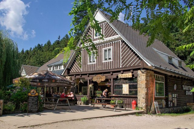 Turistická chata v srdci Prachovských skal | foto: Vladislava Wildová,  Český rozhlas