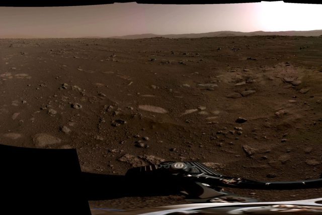 Panoramatické foto z Marsu,  které pořídily navigační kamery | foto: NASA