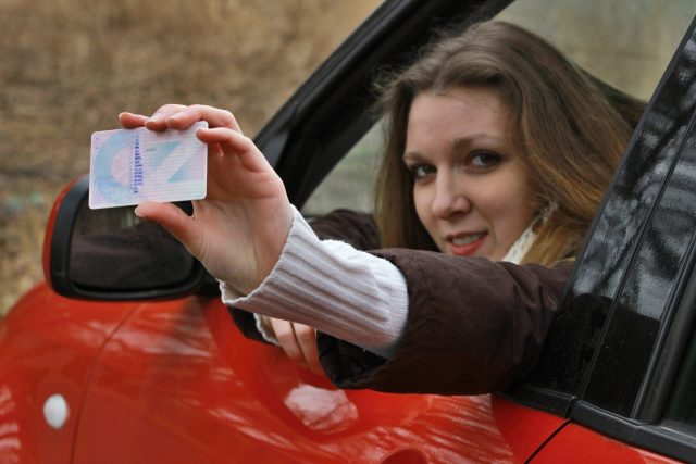 Desítkám tisíc řidičů v Královéhradeckém kraji končí letos platnost řidičských průkazů  (ilustrační foto) | foto: Fotobanka Profimedia