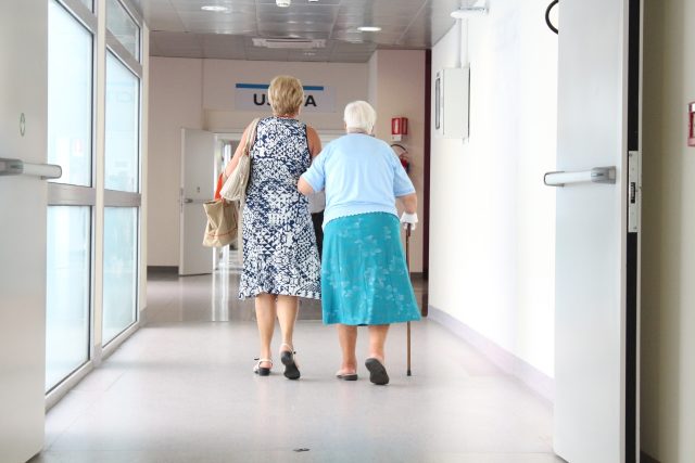 Lékaři v důchodovém věku,  marná snaha najít jejich nástupce. Taková je situace i na Broumovsku  (ilustrační foto) | foto: Fotobanka Pixabay