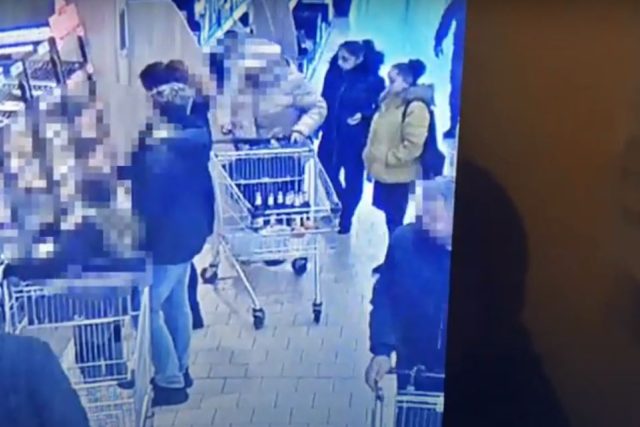 Policie pátrá po totožnosti dvou žen podezřelých z krádeže | foto: Policie České republiky