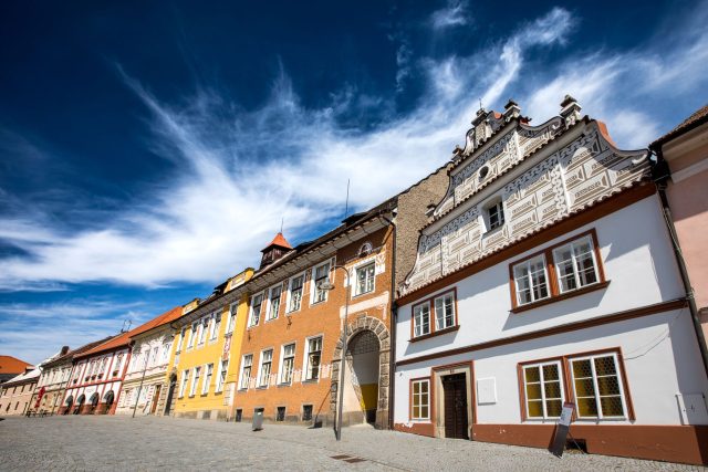 Historické domy na Trčkově náměstí se objevily v seriálu Božena,  který nedávno vysílala Česká televize | foto: Michal Fanta