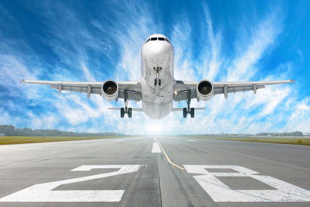Jak přežít ve zdraví cestu letadlem? Pamatujte na pitný režim | foto: Shutterstock