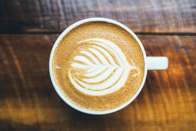 Pít kávu s mlékem se vůbec nemusíte bát. Naopak,  je zdraví prospěšná | foto: Fotobanka Pixabay