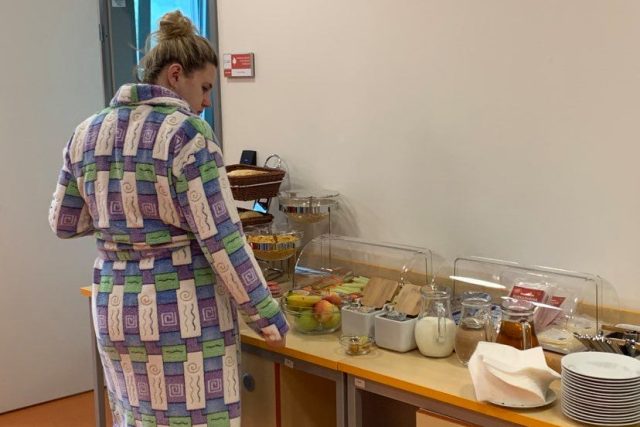 Náchodská nemocnice nabízí ženám po porodu snídaně formou švédského stolu | foto: Václav Plecháček,  Český rozhlas
