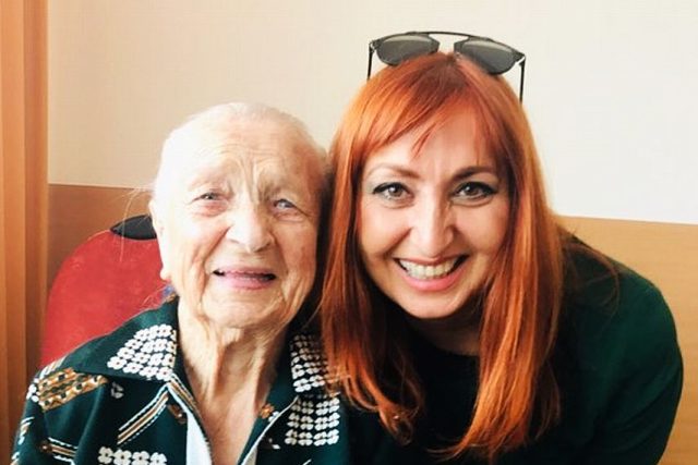 Hedvika Trutnovská,  která se 11. února dožije 107 let,  spolu s redaktorkou Blankou Malou | foto: Blanka Malá