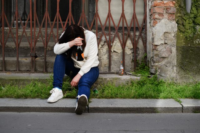 Trutnov poprvé na některých veřejných místech zakazuje konzumaci alkoholu  (ilustrační foto) | foto: Honza Ptáček,  Český rozhlas