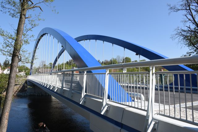 Nový most ve Svinarech začal sloužit veřejnosti | foto: Krajský úřad Královéhradeckého kraje