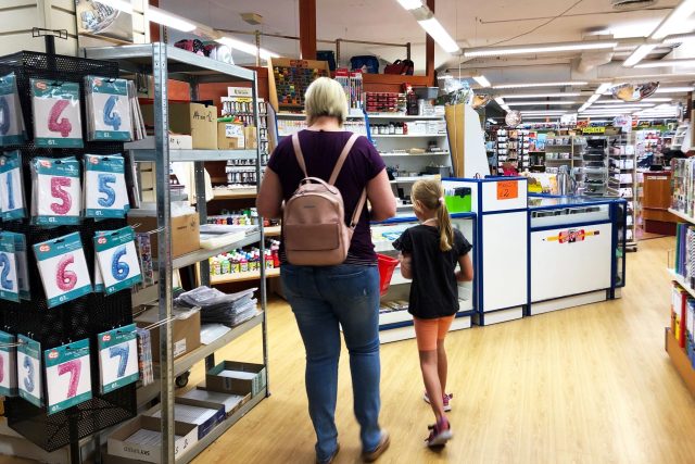 Nezapomeňte na včasný nákup školních pomůcek v papírnictví | foto: Kateřina Kohoutová,  Český rozhlas