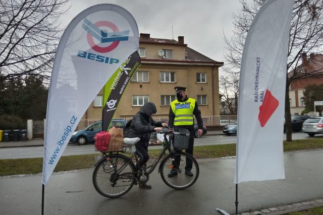 Valentýnské srdce s BESIPEM aneb bezpečí chodců a cyklistů v silničním provozu | foto: Policie České republiky