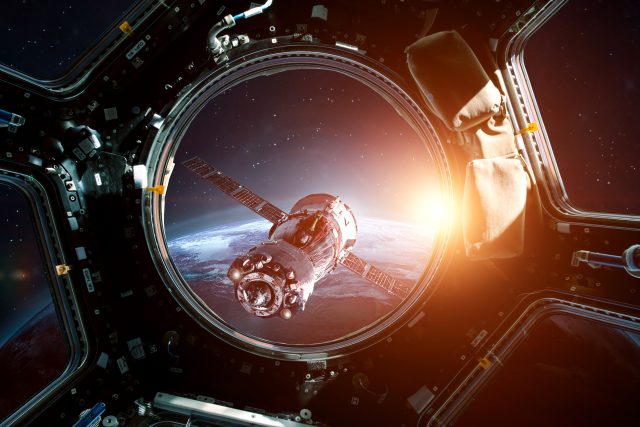 Rusko teď řeší,  jestli pro svou novou vesmírnou stanici použije nejnovější moduly,  které má připravené ještě pro ISS,  nebo začne budovat stanici od nuly | foto: Shutterstock
