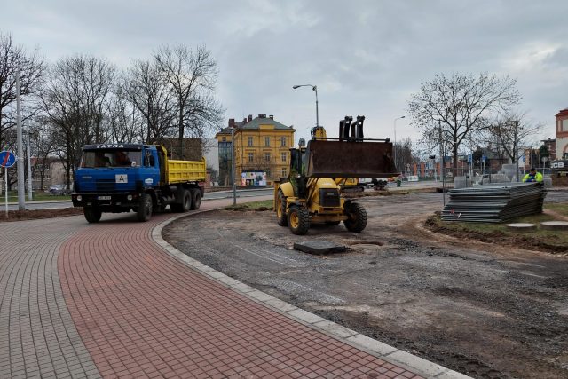 Začala několikaměsíční oprava frekventované křižovatky Fortna u zimního stadionu v Hradci Králové  (ilustrační foto) | foto: Jakub Vik