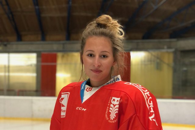 Tereza Topolská je první ženou v Univerzitní hokejové lize | foto: archiv Terezy Topolské  (autor: Patricie Šedivá)