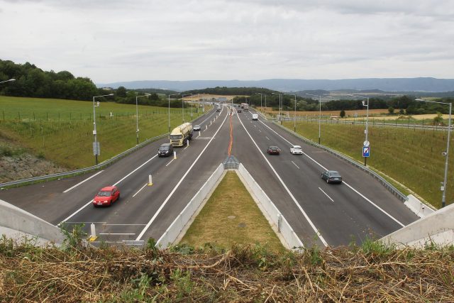 Obyvatele Plačic obtěžuje hluk z dálnice D11  (ilustrační foto) | foto: Iveta Lhotská,  MAFRA / Profimedia