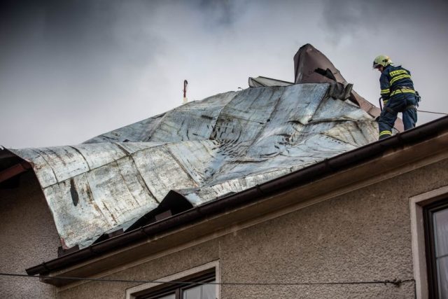 Odstraňování následků bouře Sabine v Královéhradeckém kraji | foto: HZS Královéhradeckého kraje