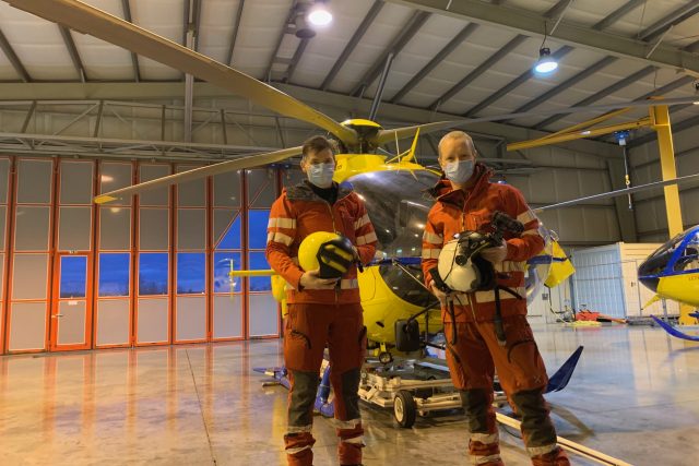 Základna letecké záchranky v Hradci Králové začala fungovat v nepřetržitém provozu,  tedy i v noci | foto: Ondřej Vaňura,  Český rozhlas