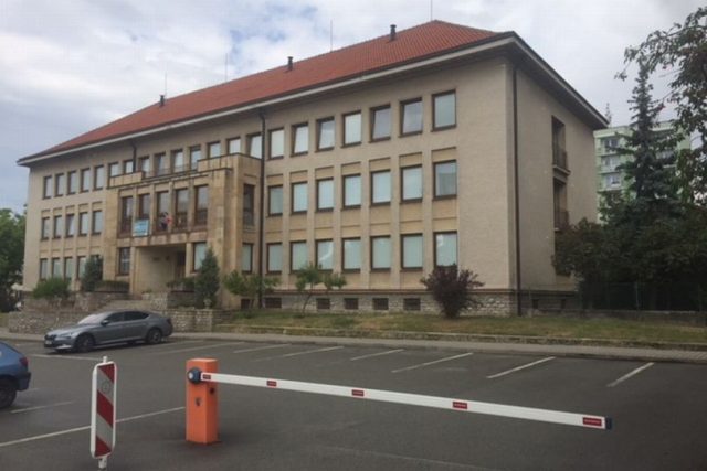Budova školícího střediska Karlovy univerzity v Solnické ulici v Dobrušce | foto: Václav Pilný,  Český rozhlas