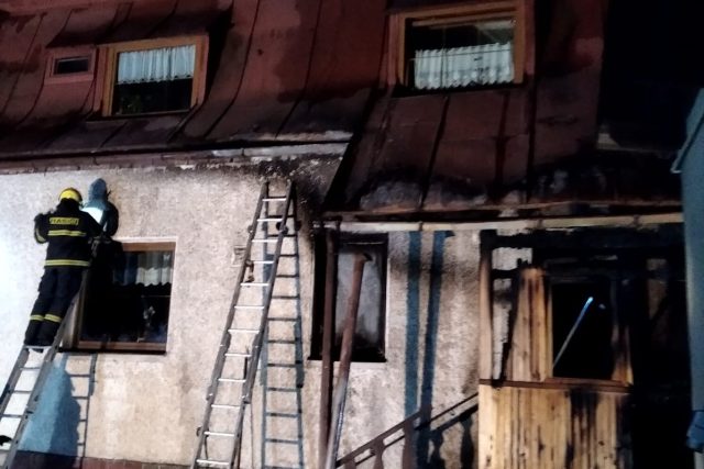 Požár rodinného domu v Dolní Branné na Trutnovsku | foto: HZS Královéhradeckého kraje