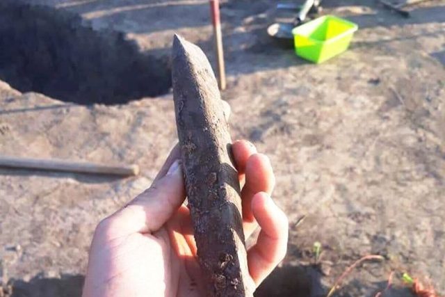 Hradečtí archeologové nalezli zřejmě sedm tisíc let starou obchodní stanici s kamennými nástroji | foto: Univerzita Hradec Králové