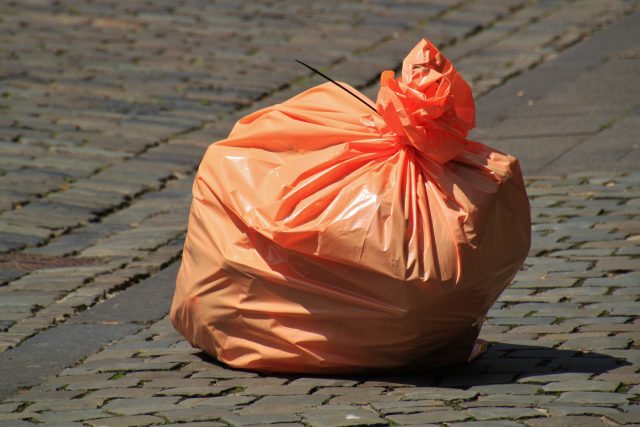Pečlivě zavázaný pytel patří do popelnice  (ilustrační foto) | foto: Fotobanka Pixabay