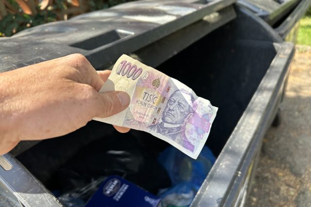 Od nového roku se v některých městech v kraji zvýší poplatky za svoz odpadů  (ilustrační foto) | foto: Jiří Jelínek,  Český rozhlas
