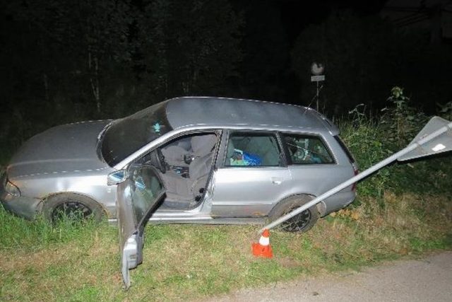 Cizinec pod vlivem drog havaroval krátce poté,  co nereagoval výzev policistů k zastavení vozidla | foto: Policie České republiky