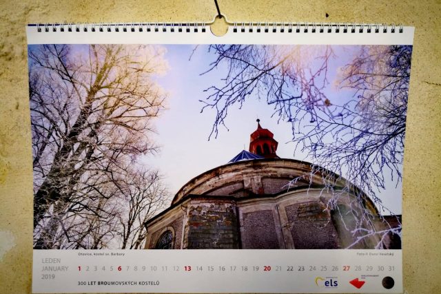Své 300. narozeniny oslavily broumovské kostely v Bruselu speciálním charitativním kalendářem | foto: Archiv Tomáše Zdechovského