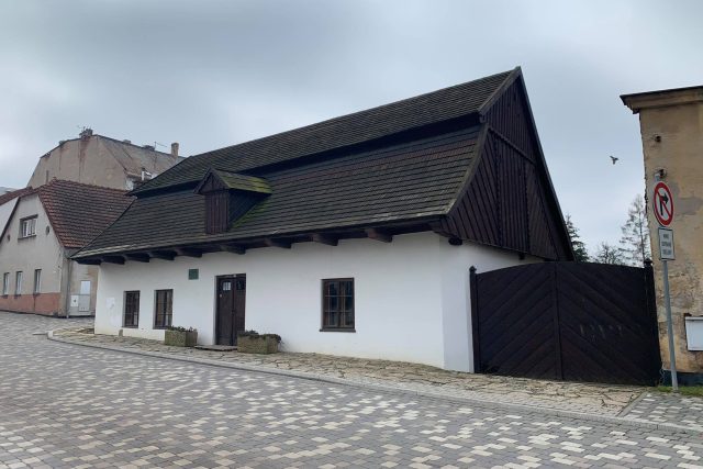 Domek Františka Vladislava Heka v Dobrušce zkoumají odborníci | foto: Jana Házová,  Český rozhlas