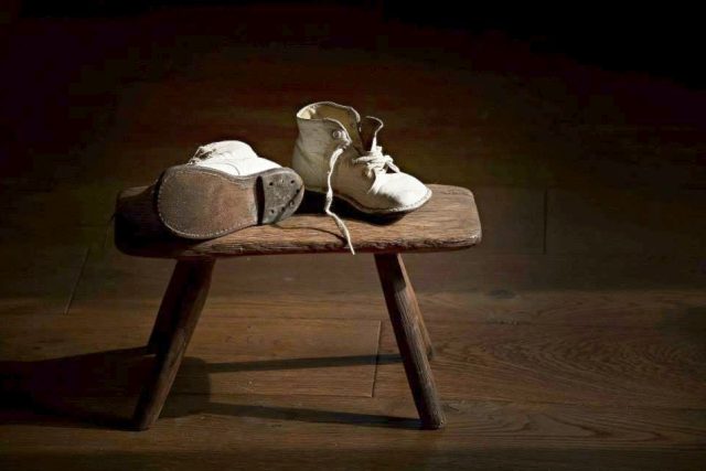 Děti vyrůstají ze svých bot a vyletí z hnízda  (ilustrační foto) | foto: Jiřina Šmídová,  Český rozhlas