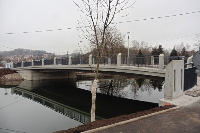 Stavba nového mostu přes řeku Metuji v Náchodě-Bělovsi je dokončena | foto: Městský úřad Náchod