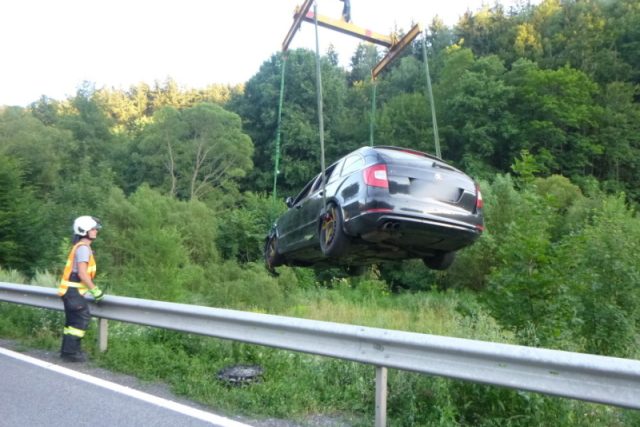 U obce Suchovršice na Trutnovsku se při dopravní nehodě střetla čtyři vozidla | foto: HZS Královéhradeckého kraje