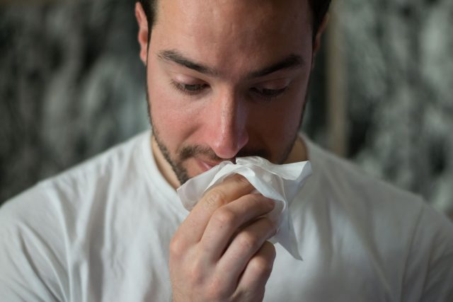 Rýma,  chřipka,  nemoc,  onemocnění,  smrkání,  teplota  (ilustrační foto) | foto: Unsplash