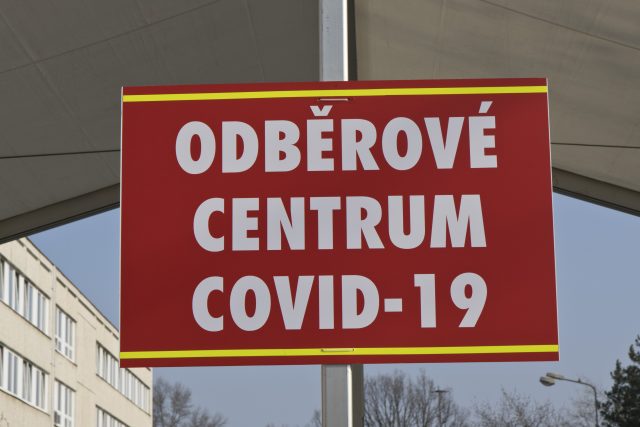 Také Oblastní nemocnice Trutnov spustila provoz odběrového místa v souvislosti s epidemií COVID-19  (ilustrační foto) | foto: Fakultní nemocnice Hradec Králové