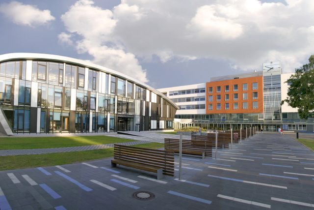 Fakultní nemocnici Hradec Králové patří mezi největší zdravotnická zařízení u nás | foto: Fakultní nemocnice Hradec Králové