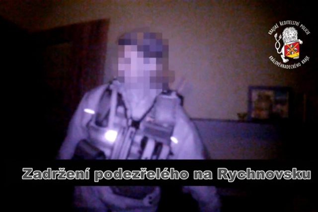 Zadržení podezřelého z prodeje pervitinu i marihuany na Rychnovsku | foto: Policie ČR