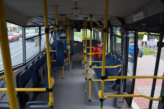Cestující v trolejbusu MHD  (ilustr. obr.) | foto: Fotobanka Profimedia
