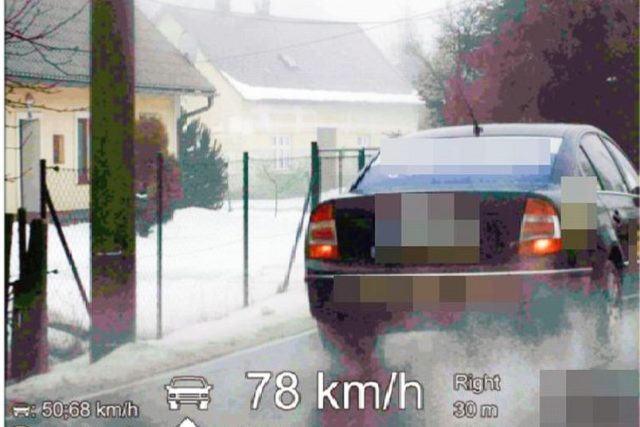 Na Trutnovsku řidič nezastavil policistům. Došlo na varovné výstřely | foto: Policie České republiky